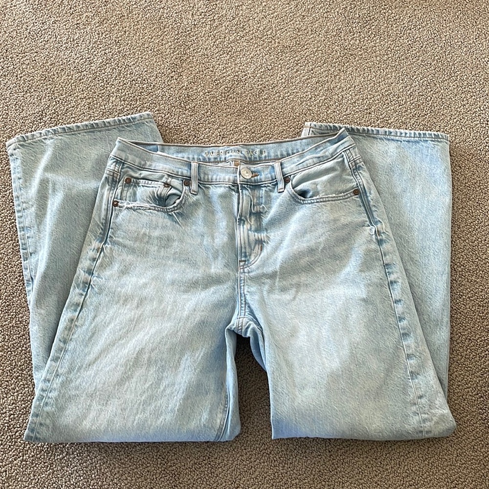 American Eagle 90's Wide Leg Light Wash Distressed Jeans Size 12R